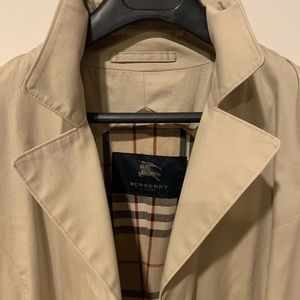 Classic Burberry trench, women’s size 10